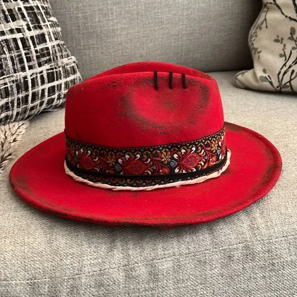 Queen of Hearts Hat - Picture 4 of 7